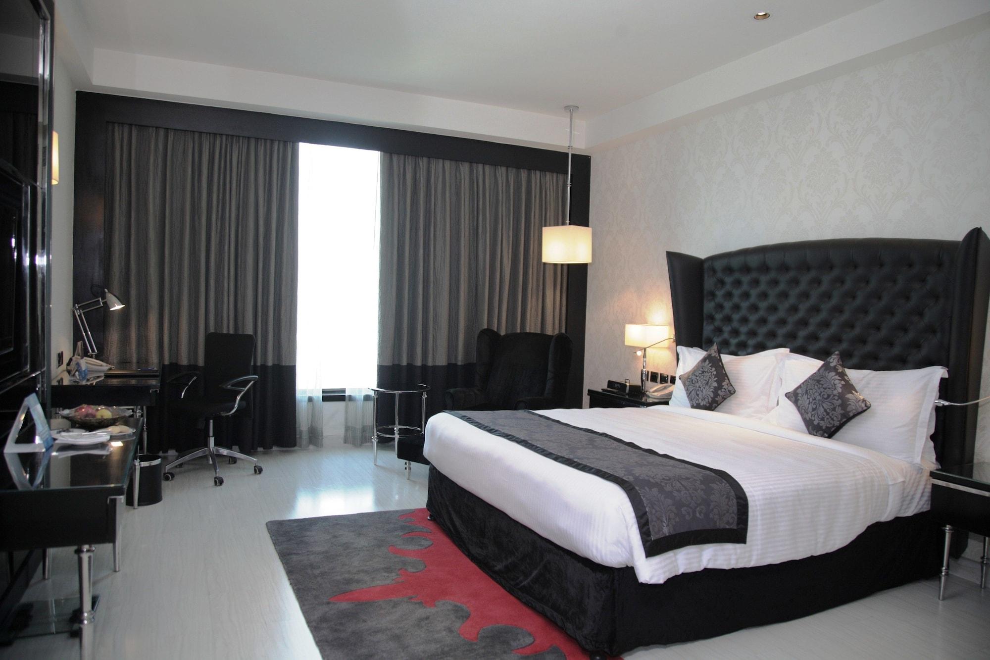 Radisson Blu Hotel New Delhi Paschim Vihar מראה חיצוני תמונה A room at the hotel