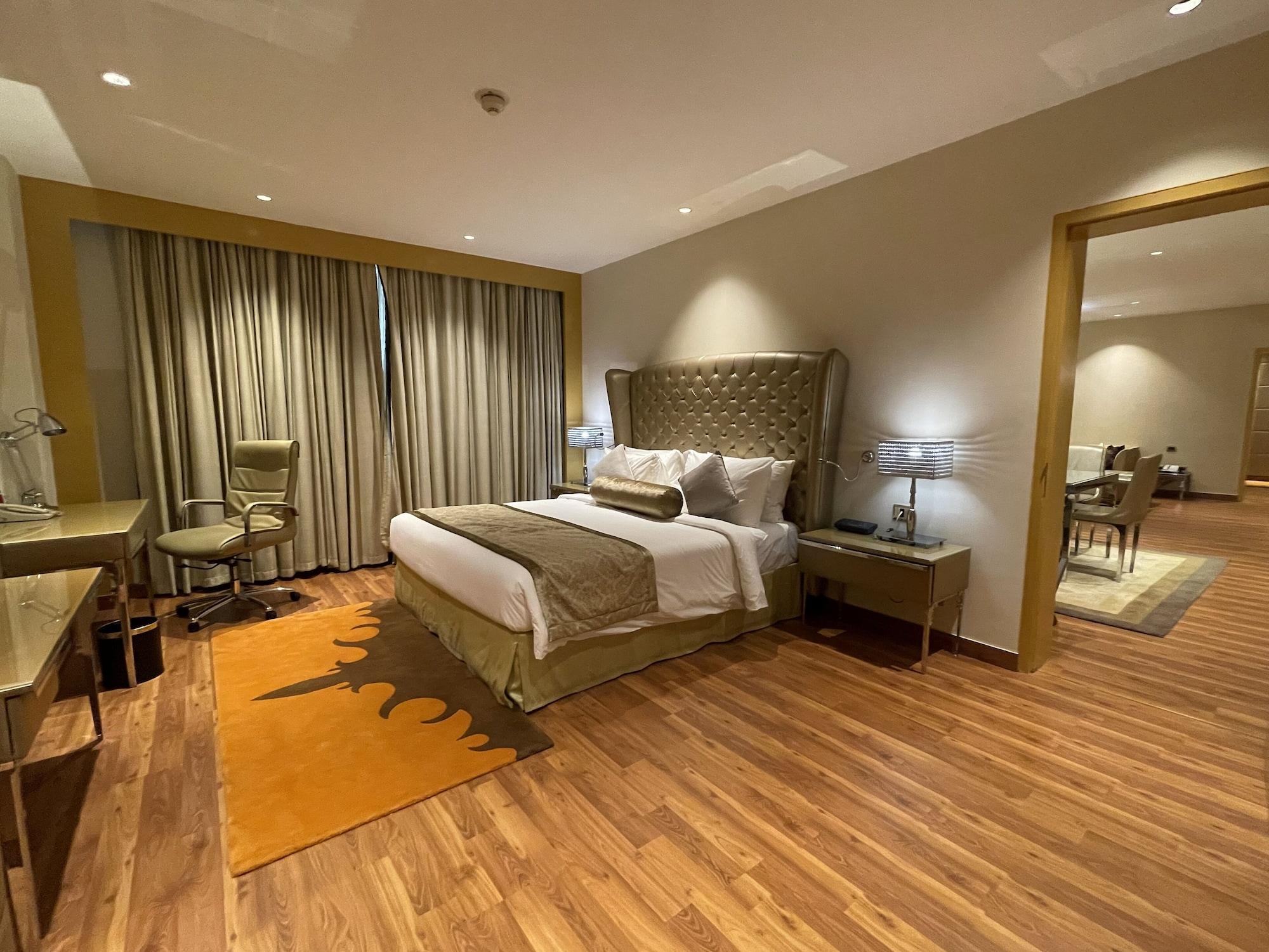 Radisson Blu Hotel New Delhi Paschim Vihar מראה חיצוני תמונה Suite at the Taj Bengal