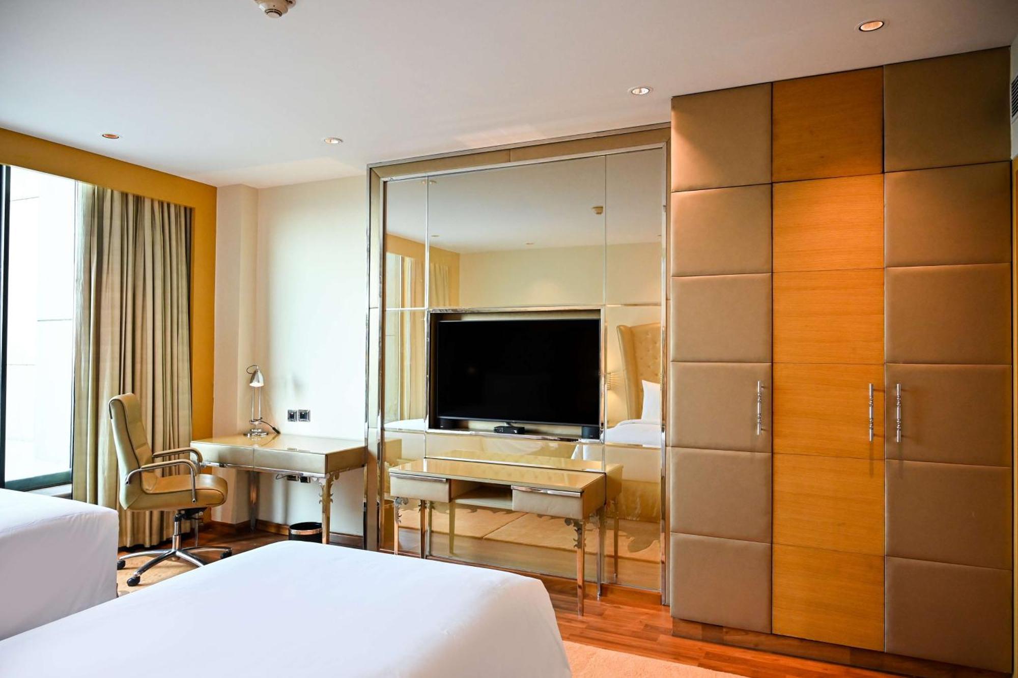 Radisson Blu Hotel New Delhi Paschim Vihar מראה חיצוני תמונה