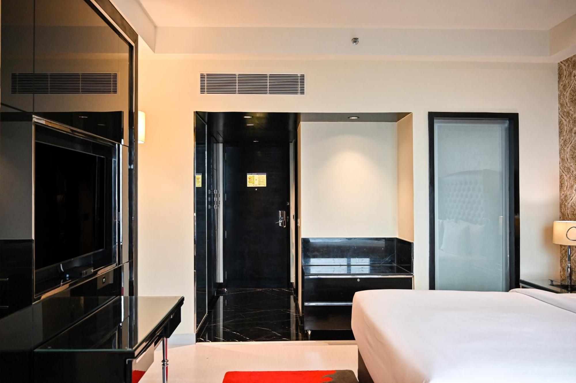 Radisson Blu Hotel New Delhi Paschim Vihar מראה חיצוני תמונה