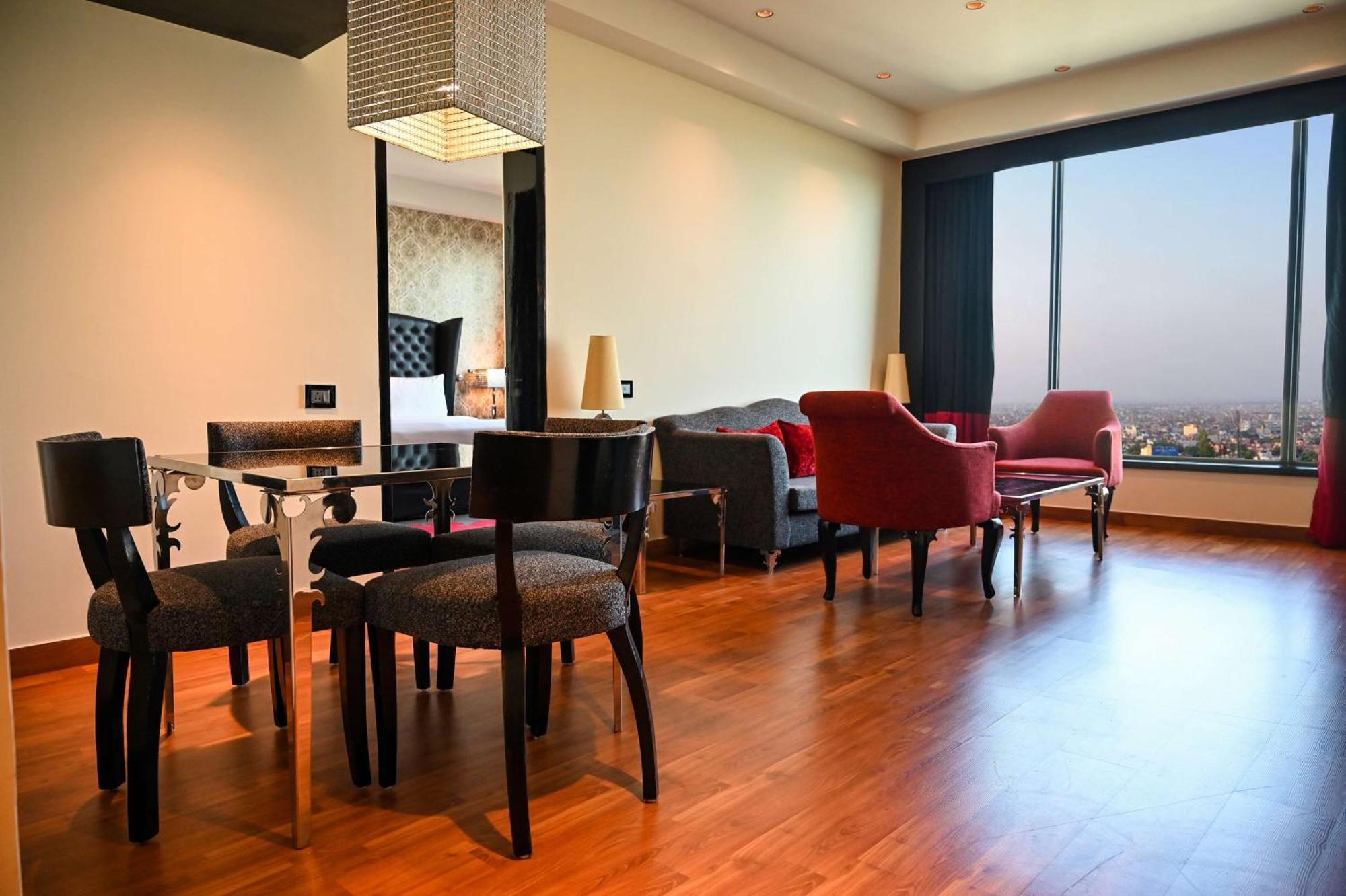 Radisson Blu Hotel New Delhi Paschim Vihar מראה חיצוני תמונה