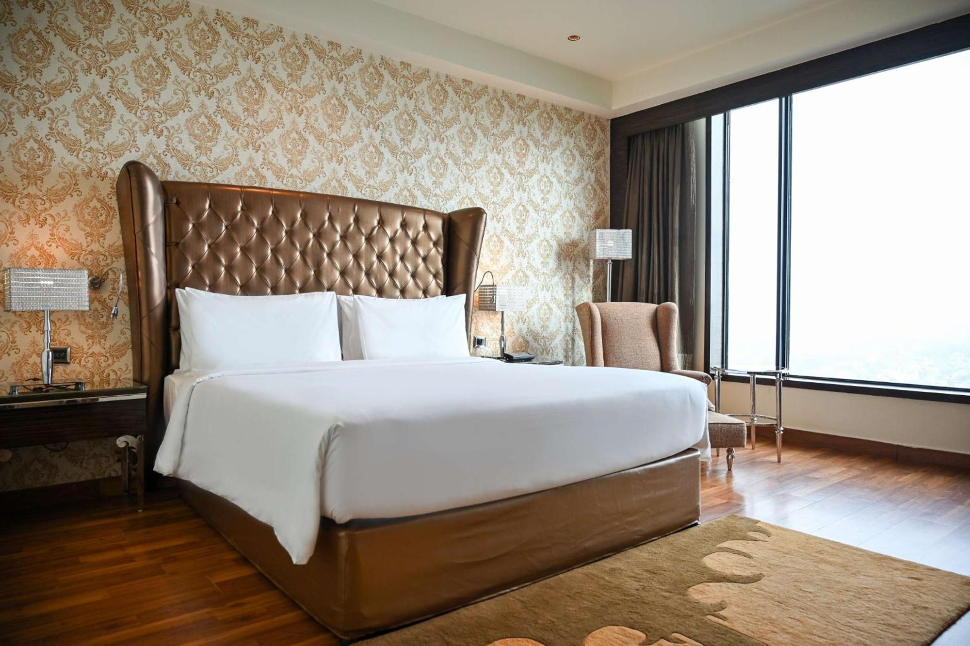 Radisson Blu Hotel New Delhi Paschim Vihar מראה חיצוני תמונה