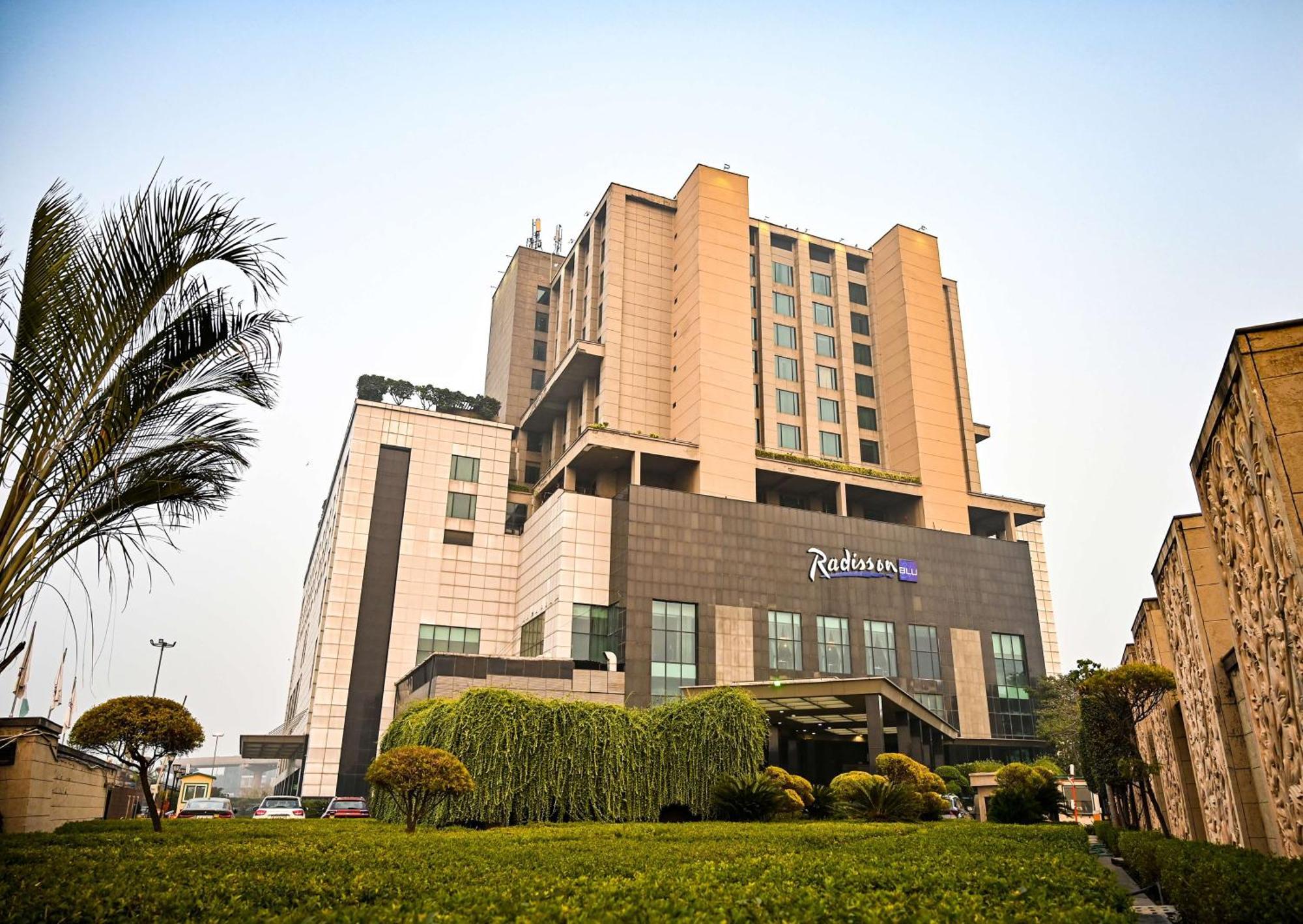 Radisson Blu Hotel New Delhi Paschim Vihar מראה חיצוני תמונה
